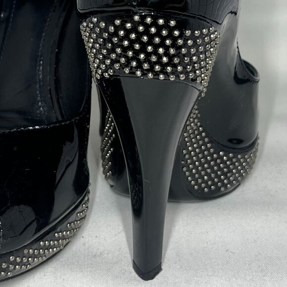 Burberry Patent Leather Pumps - Picture 5 of 5